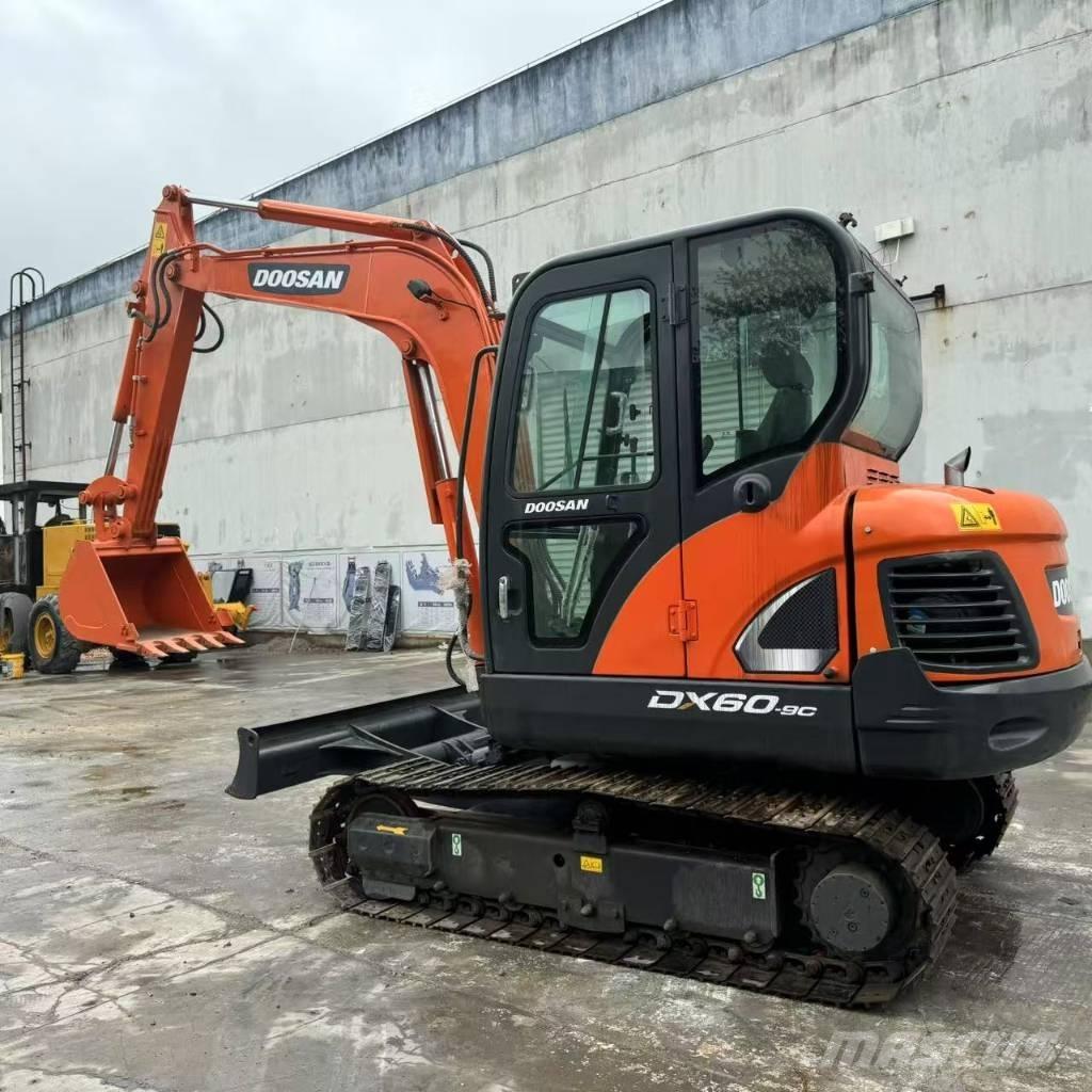 Doosan DX 60-9 C 小型挖土機/掘鑿機<7t(小型挖掘機)
