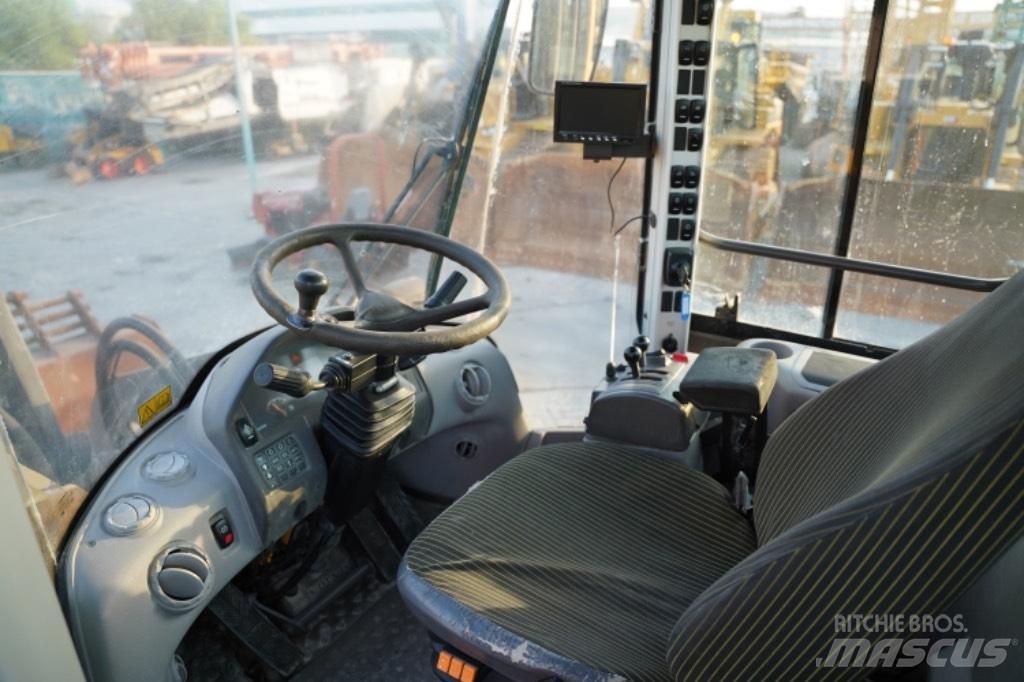 Volvo L220 F 輪胎式裝載機