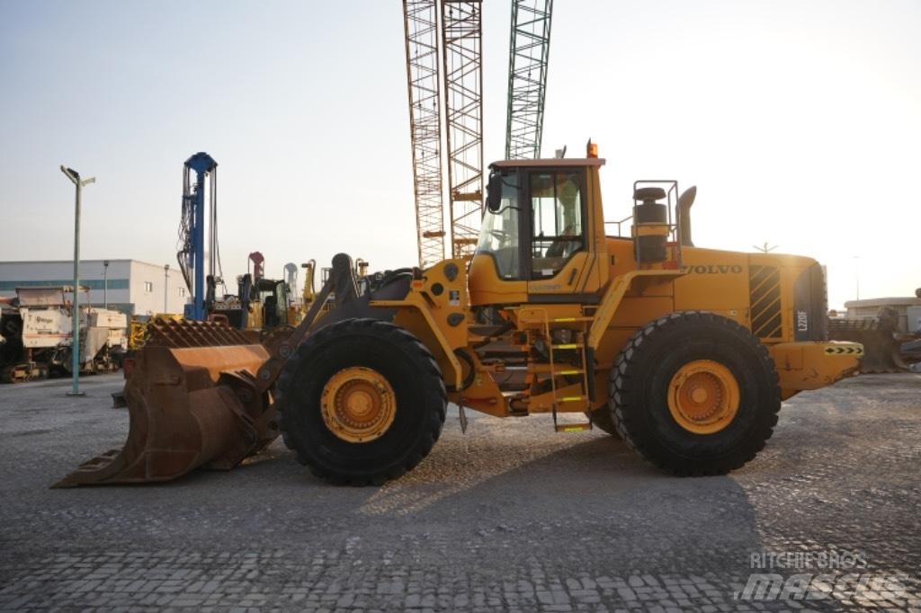 Volvo L220 F 輪胎式裝載機