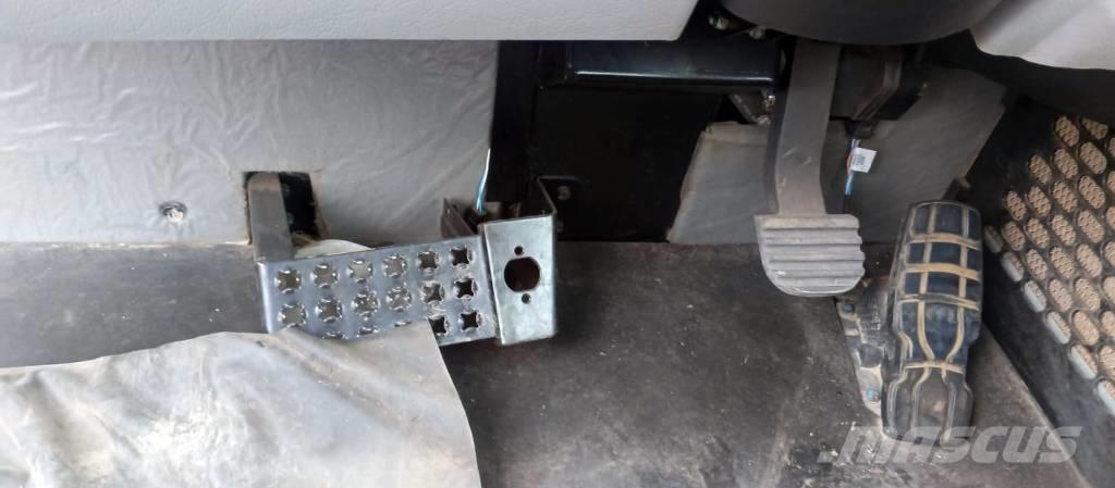 CAT 730 C 2 鉸接式起吊車