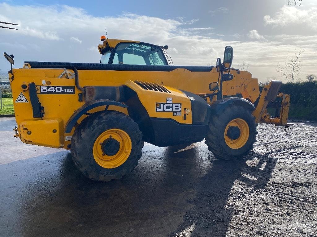 JCB 540-180 伸縮臂操作車