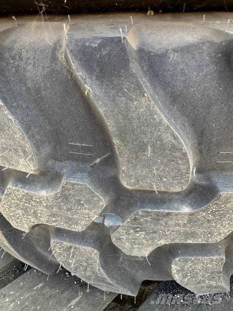 Dunlop 405/70R20 輪胎、車輪和輪圈