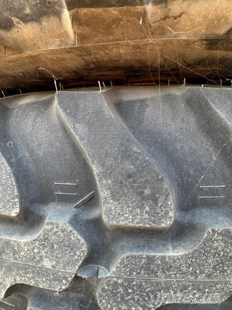 Dunlop 405/70R20 輪胎、車輪和輪圈