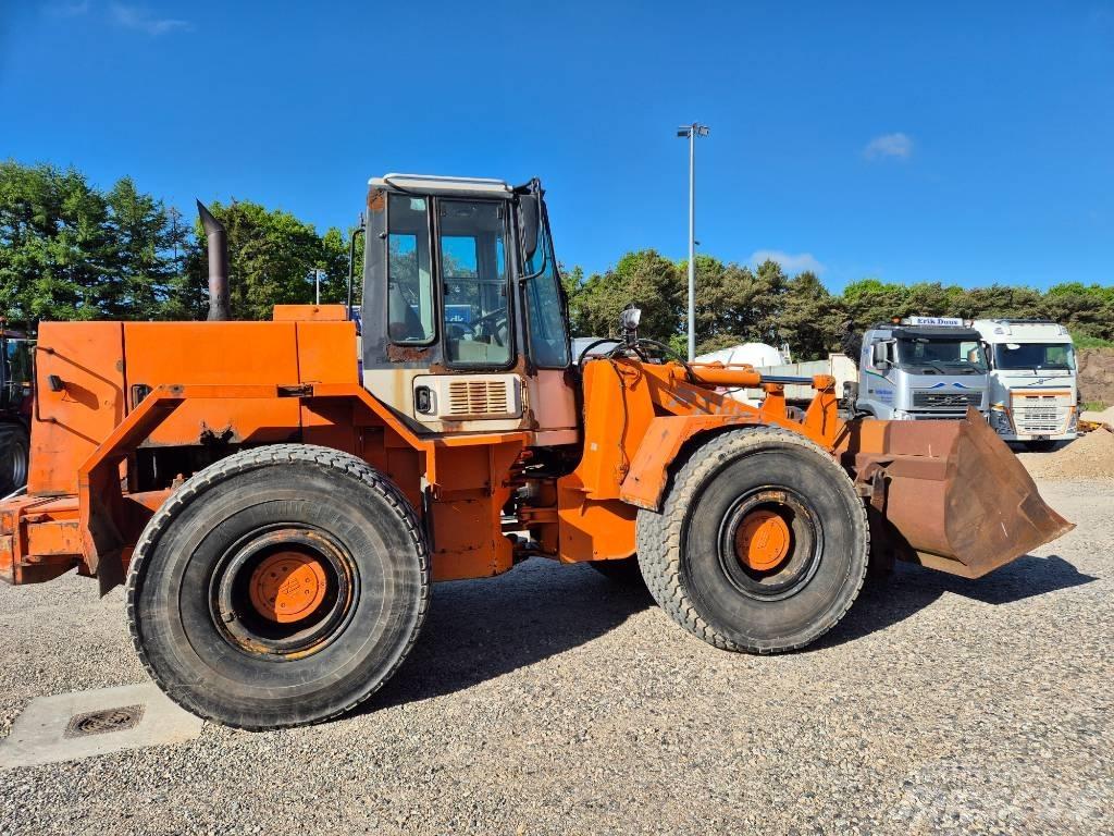 Hitachi FR 130 輪胎式裝載機