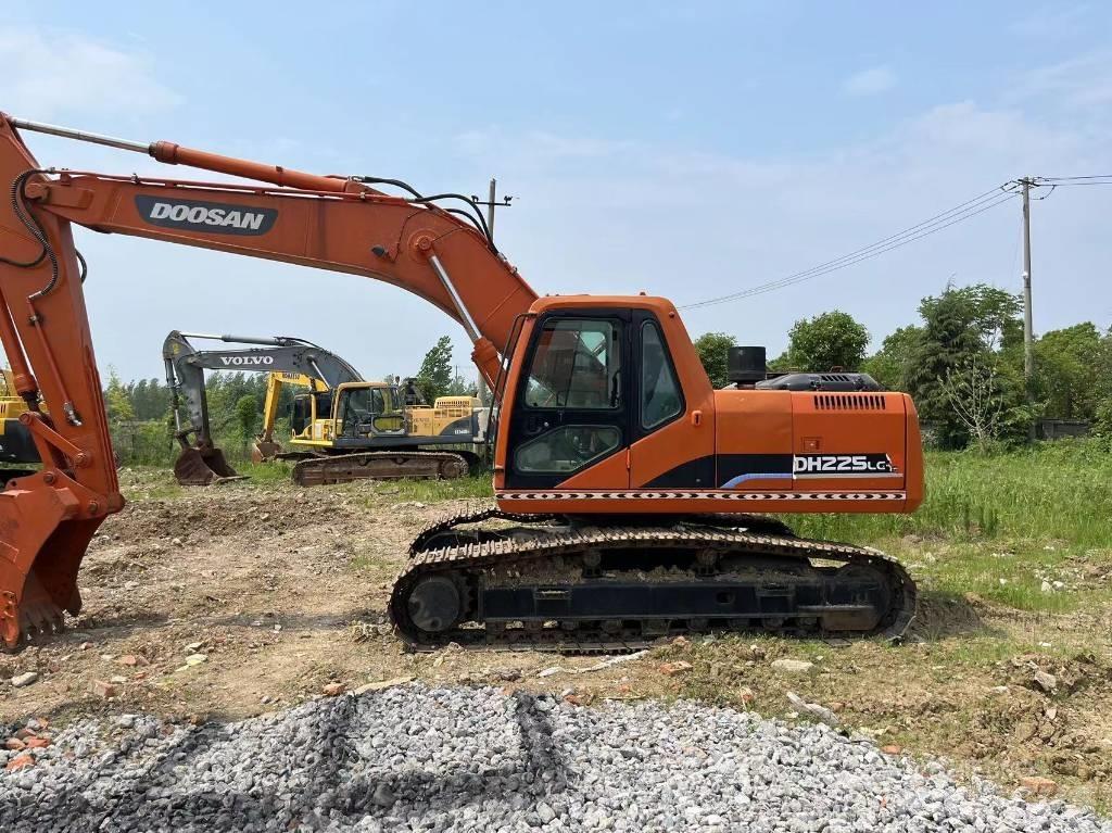 Doosan DH 225 履帶式 挖土機/掘鑿機/挖掘機