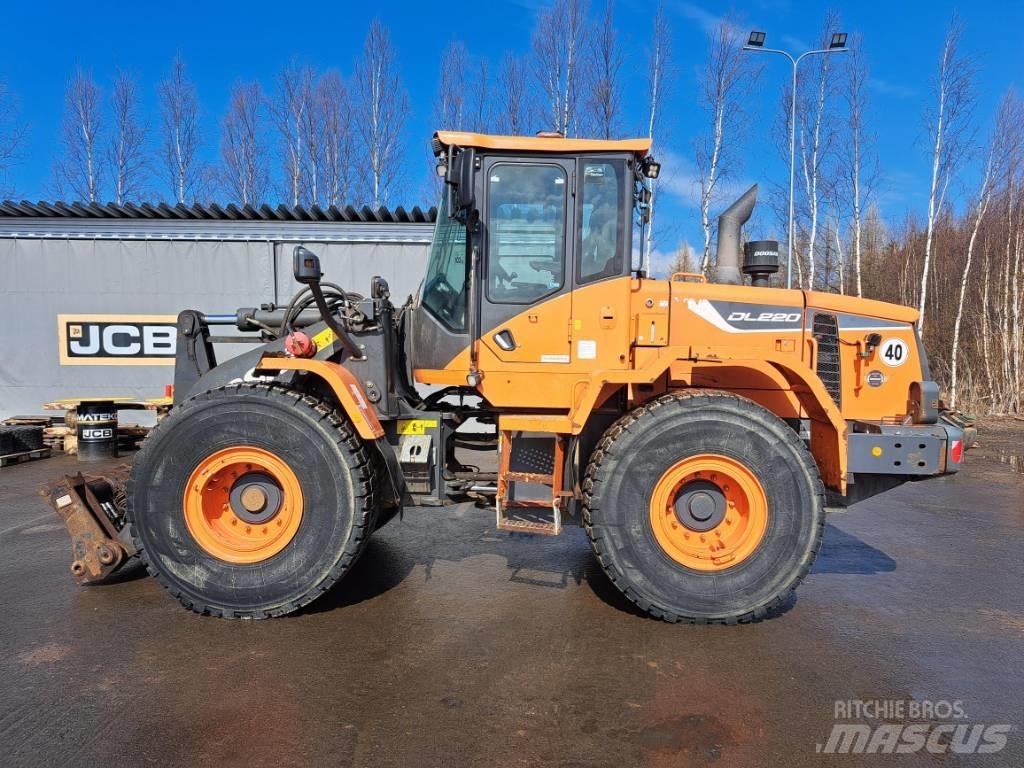 Doosan DL 220 輪胎式裝載機