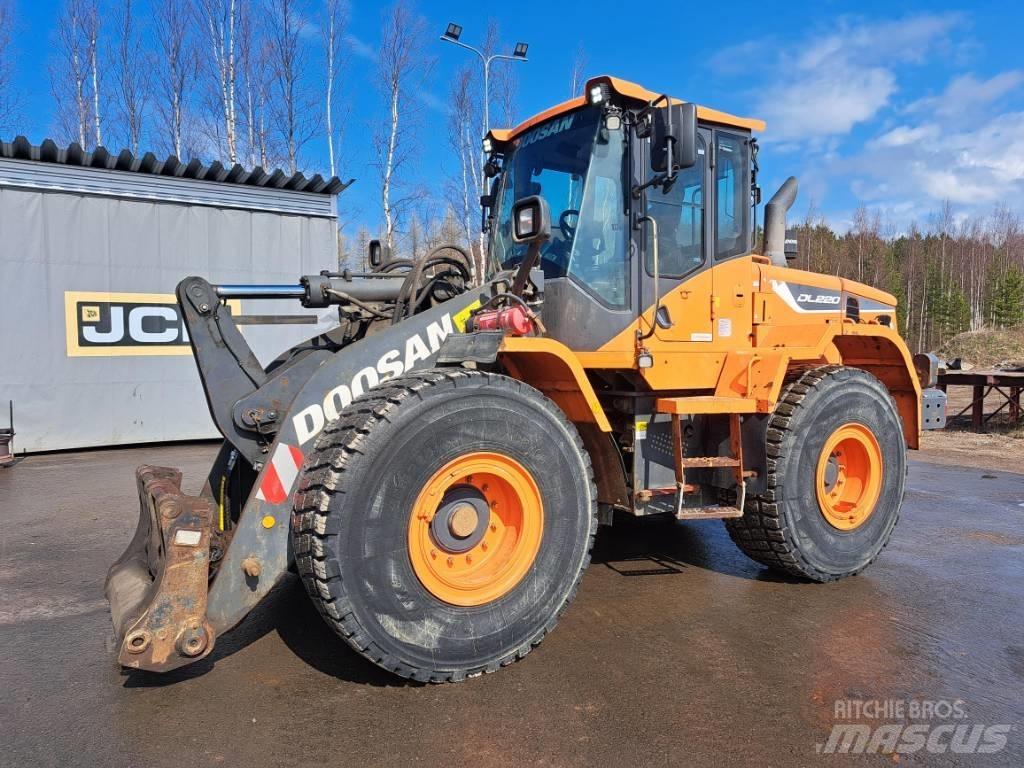 Doosan DL 220 輪胎式裝載機