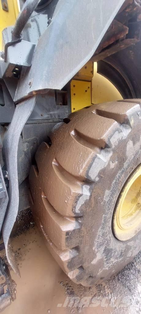 Komatsu WA470-8 輪胎式裝載機