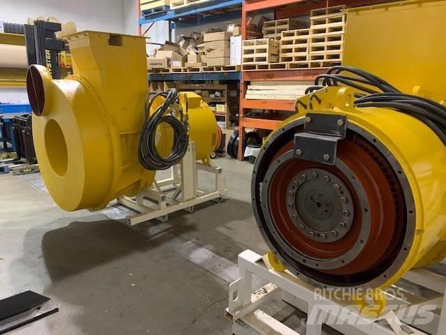 Komatsu 830 E 鉸接式起吊車