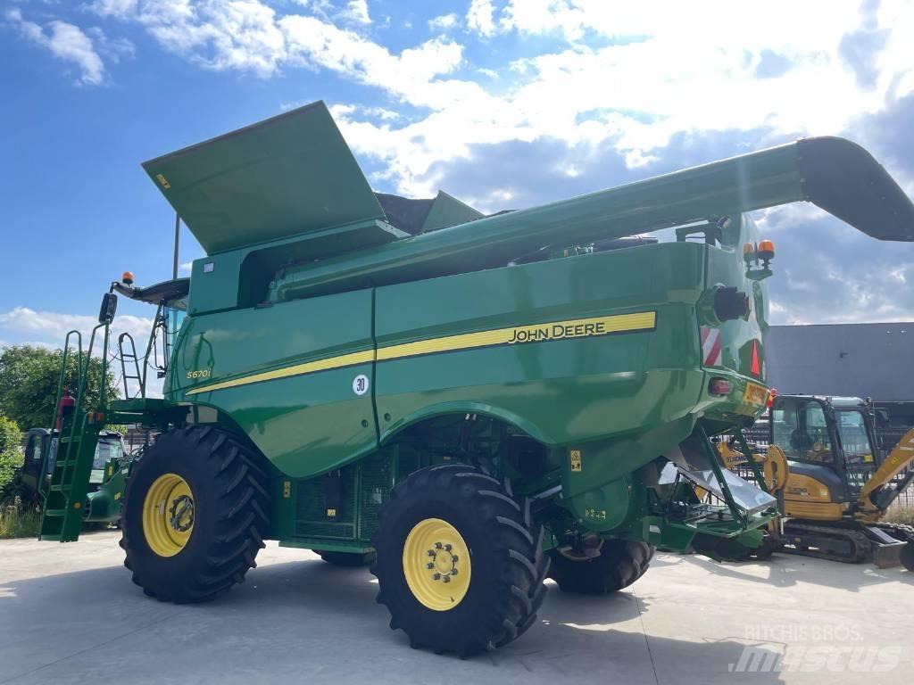 John Deere S670 4x4 聯合收穫機