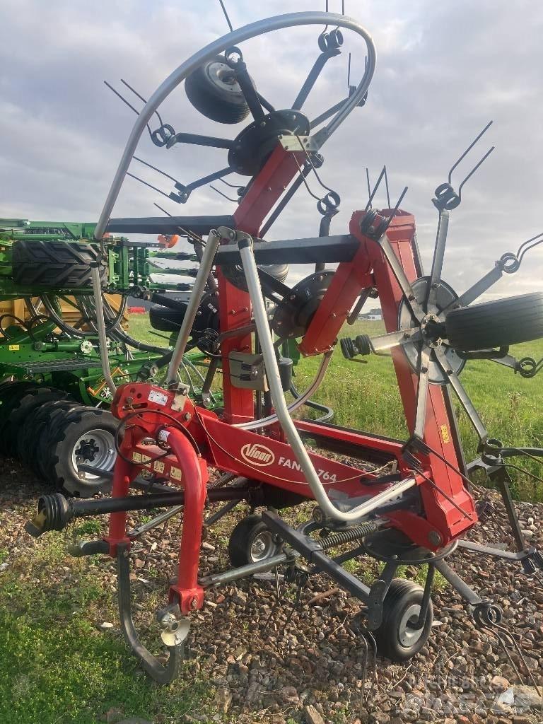 Vicon FANEX 764 耙與翻草機