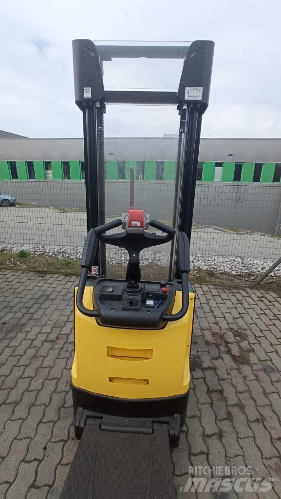 Hyster S1.4S 行走控制式堆積機