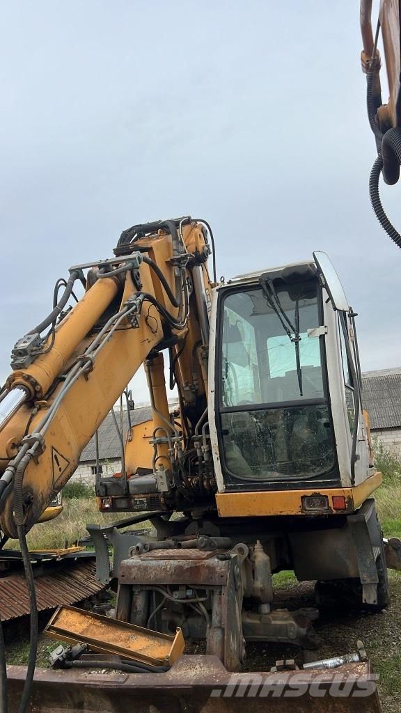 Liebherr A 900 C 油壓