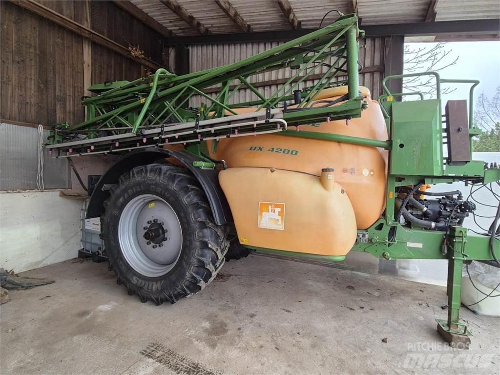 Amazone UX 4200 牽引式噴霧機