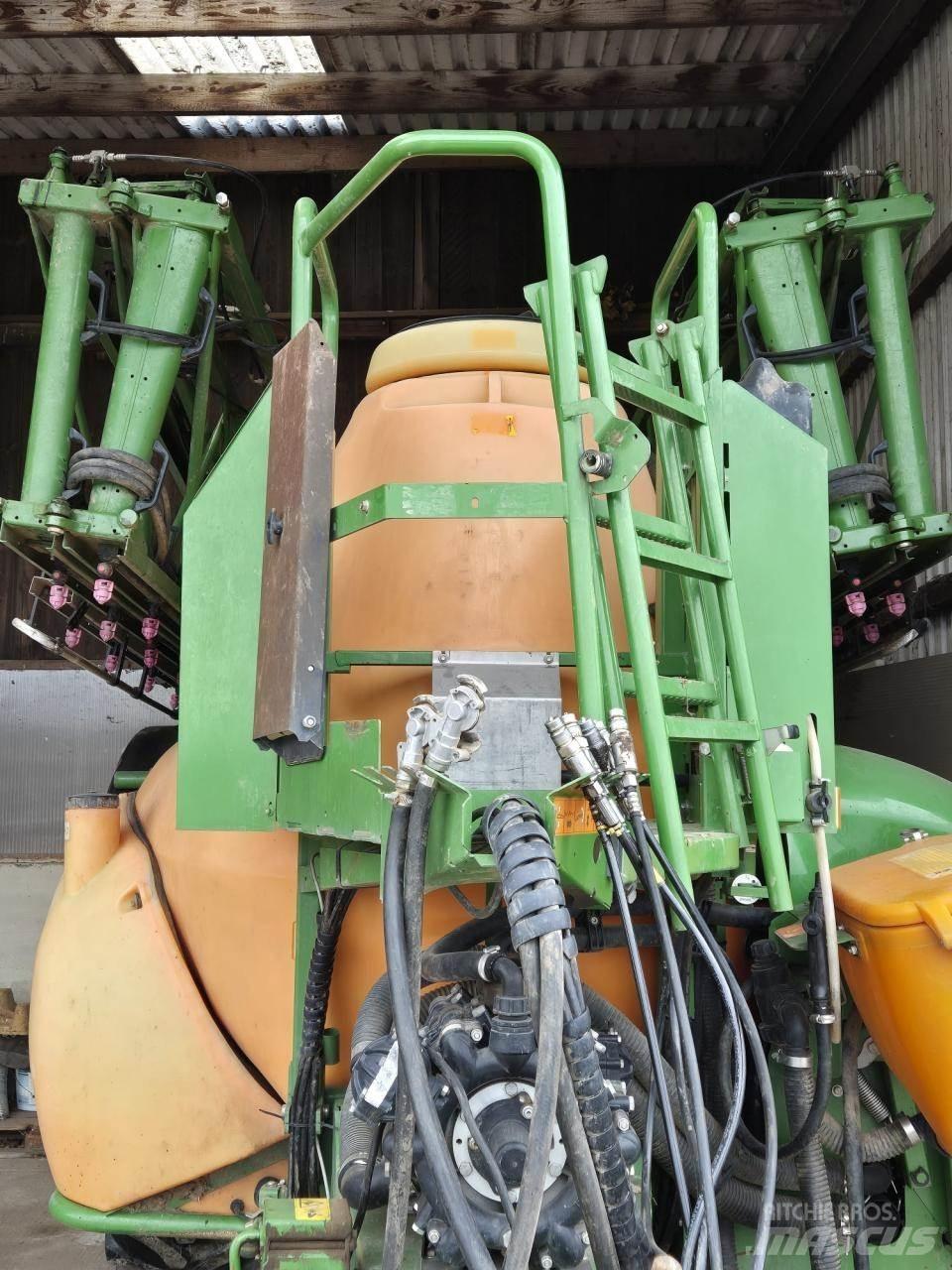 Amazone UX 4200 牽引式噴霧機