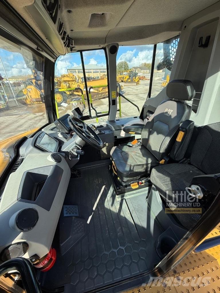 CAT 730 鉸接式起吊車