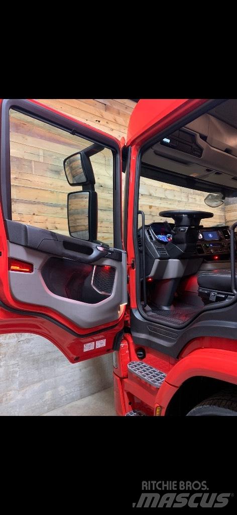 Scania P 280 貨箱式卡車