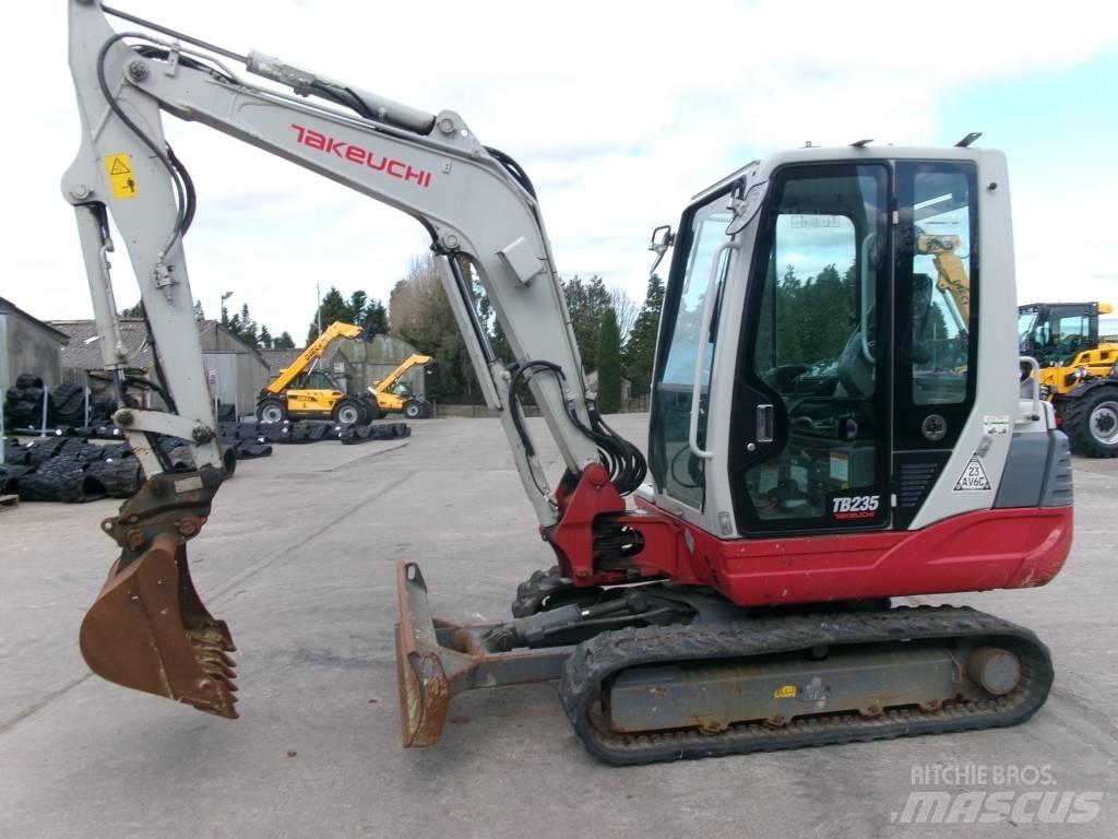 Takeuchi TB 235 小型挖土機/掘鑿機<7t(小型挖掘機)