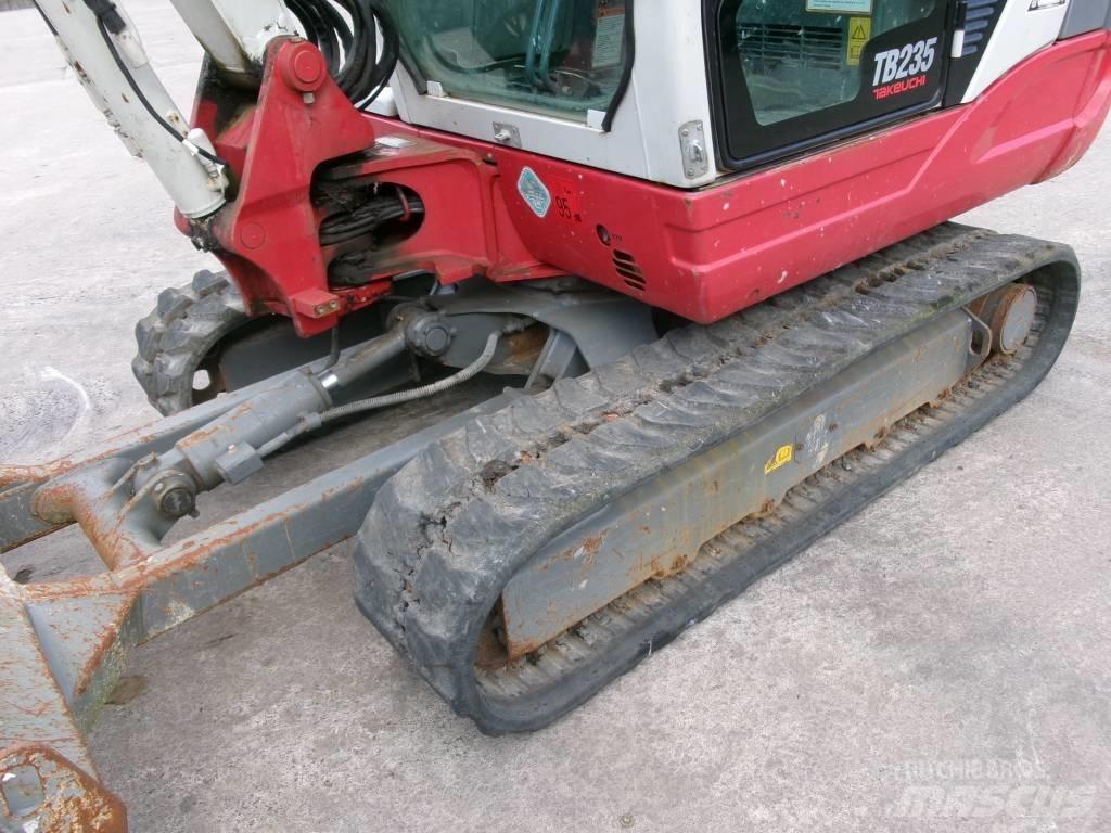 Takeuchi TB 235 小型挖土機/掘鑿機<7t(小型挖掘機)