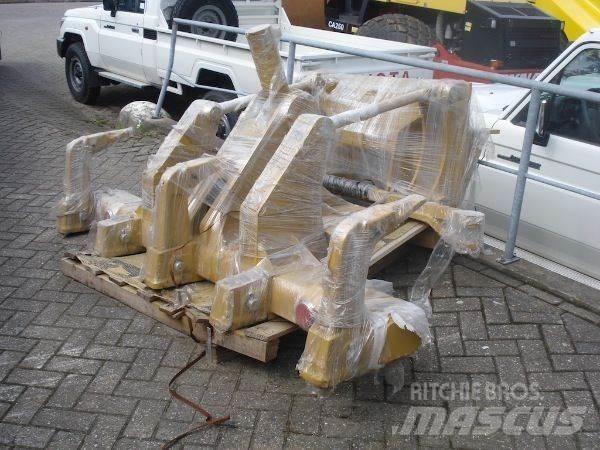 CAT 140M/160M Ripper 其他
