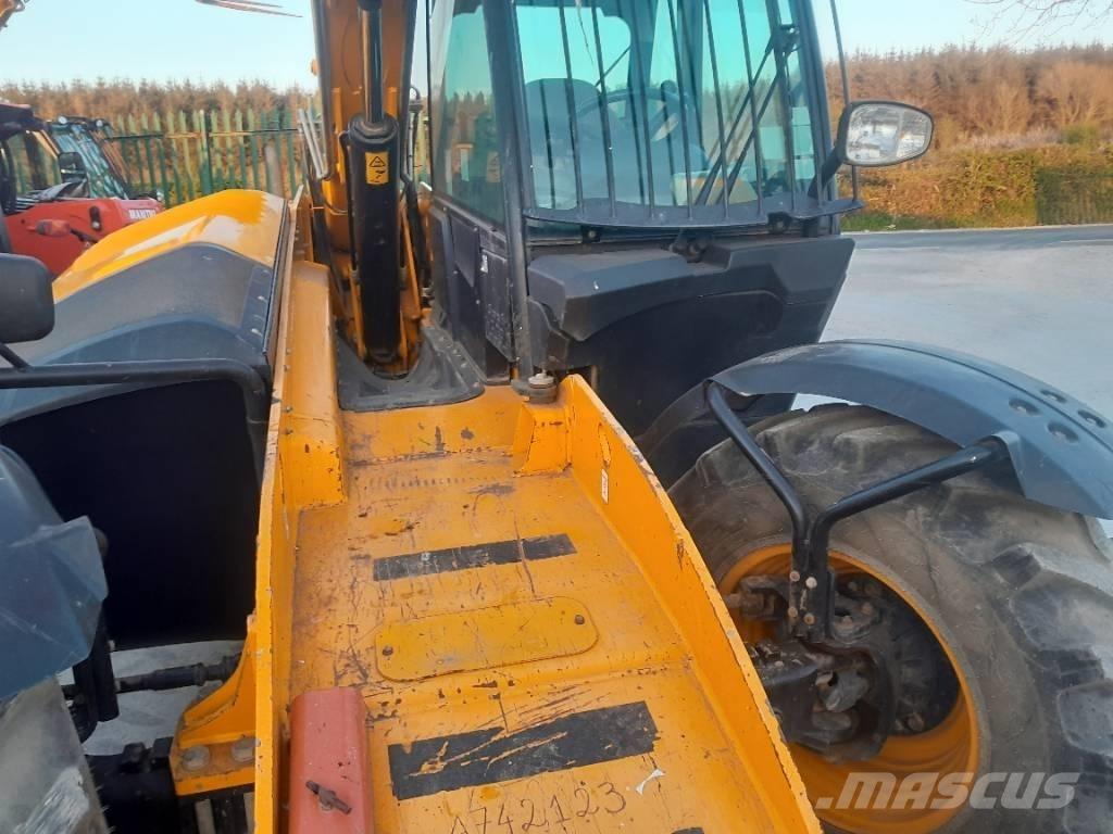 JCB 540-140 伸縮臂操作車
