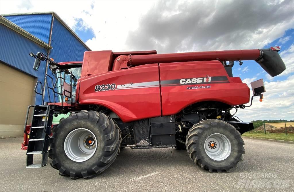Case IH 8230 聯合收穫機