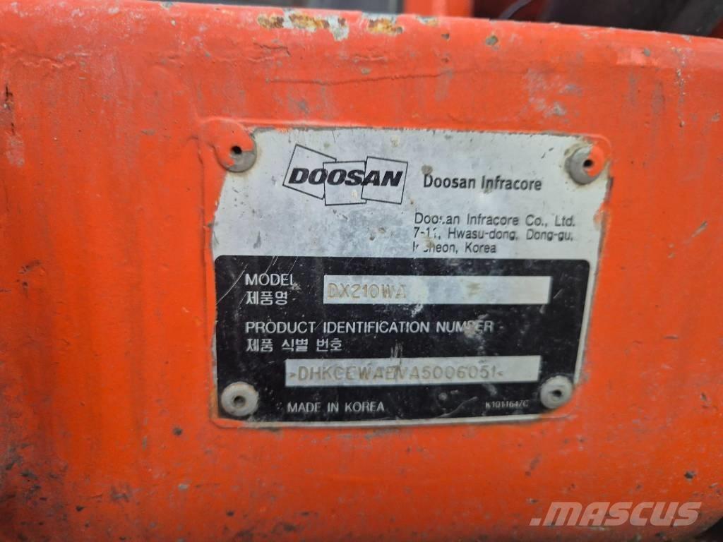 Doosan DX210W 旋轉式挖土機/掘鑿機/挖掘機