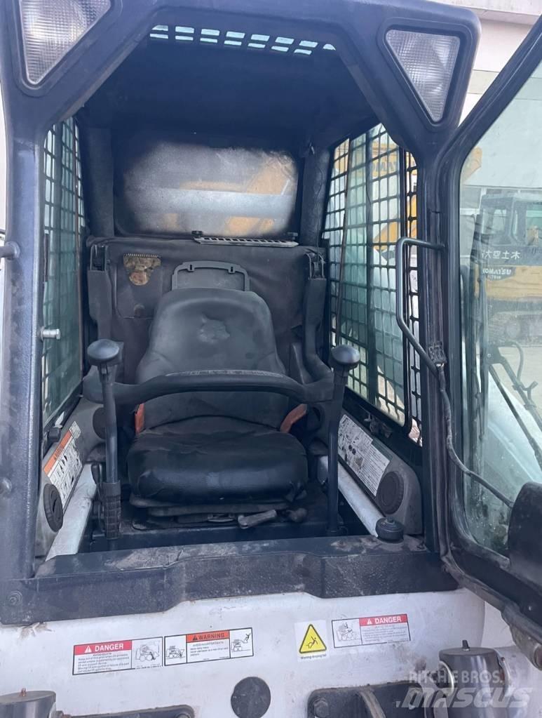 Bobcat T 300 滑移轉向裝載機