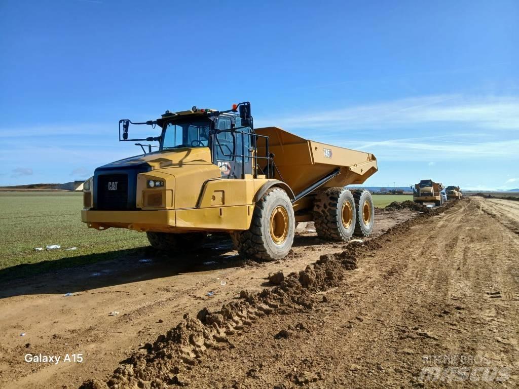 CAT 745 鉸接式起吊車