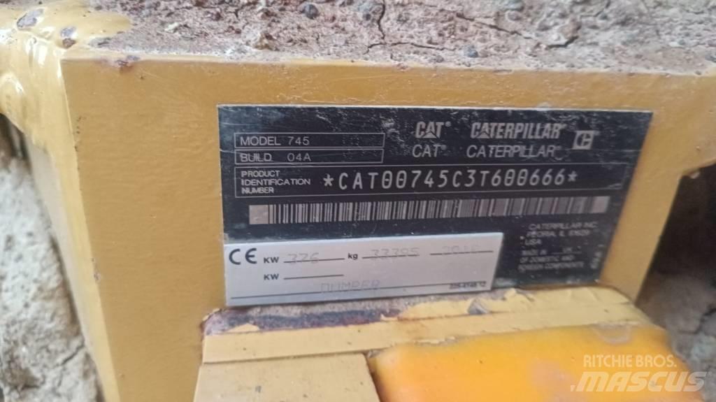 CAT 745 鉸接式起吊車