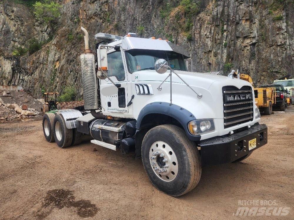 Mack GU713 GRANITE 商用底盤車