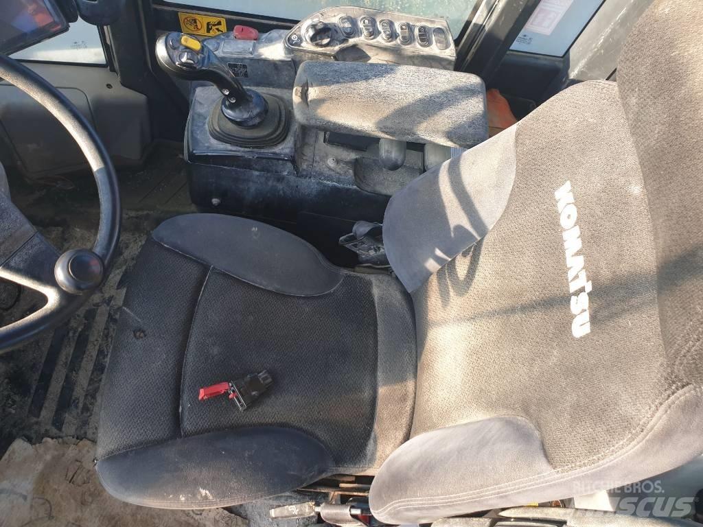 Komatsu WA320-8 輪胎式裝載機