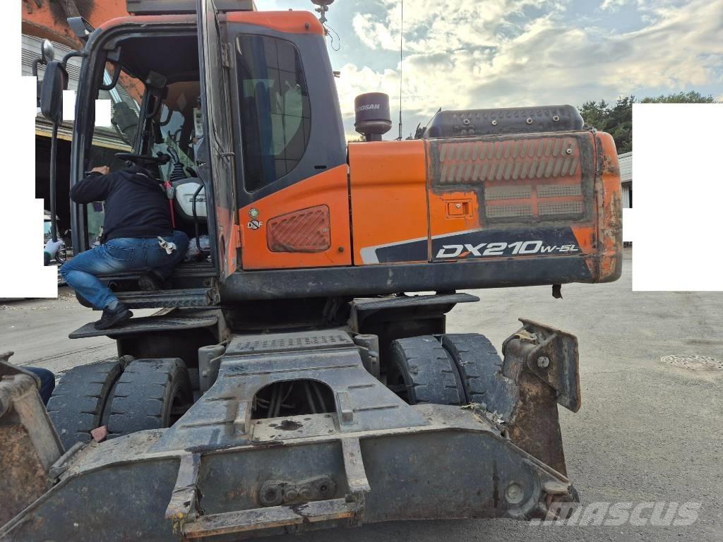 Doosan DX 210 W 旋轉式挖土機/掘鑿機/挖掘機
