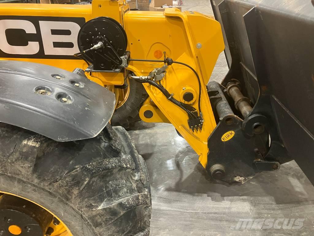 JCB 560-80 伸縮臂操作車