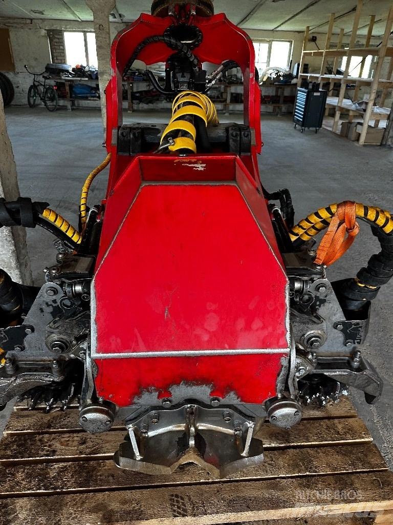 Komatsu C144 收穫機頭