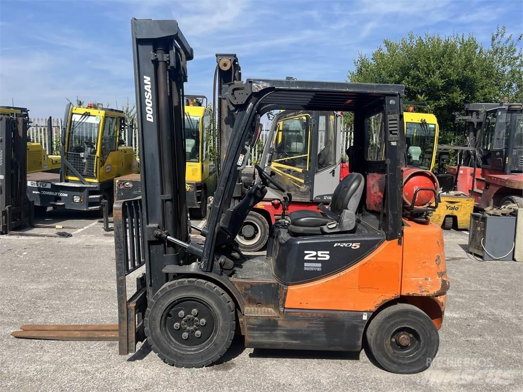 Doosan G25E-5 液化石油氣LPG卡車