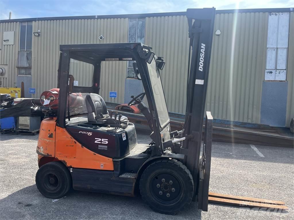 Doosan G25E-5 液化石油氣LPG卡車