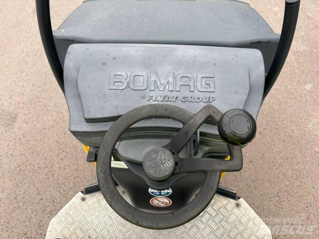Bomag BW120AD-5 雙輪滾壓機