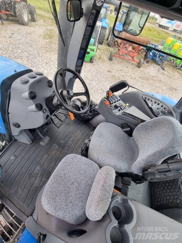 New Holland T 8040 曳引機