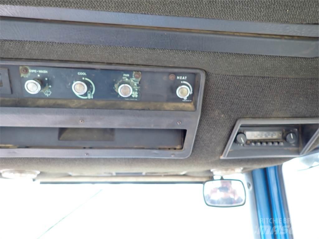 Ford TW25 曳引機