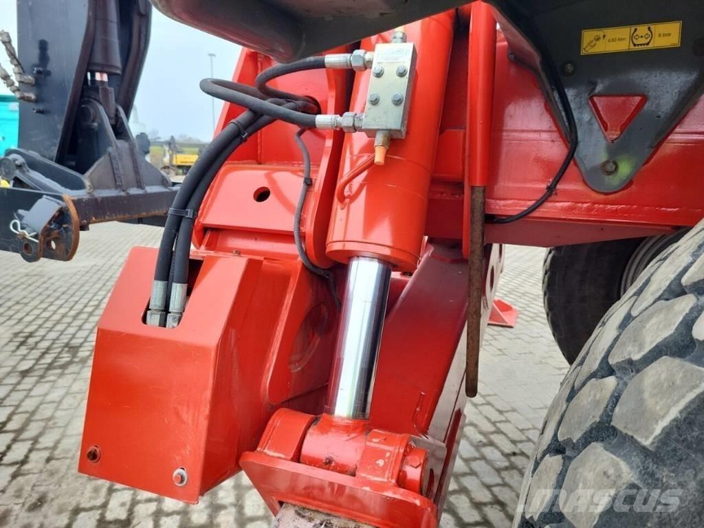 Manitou MRT3050 伸縮臂操作車