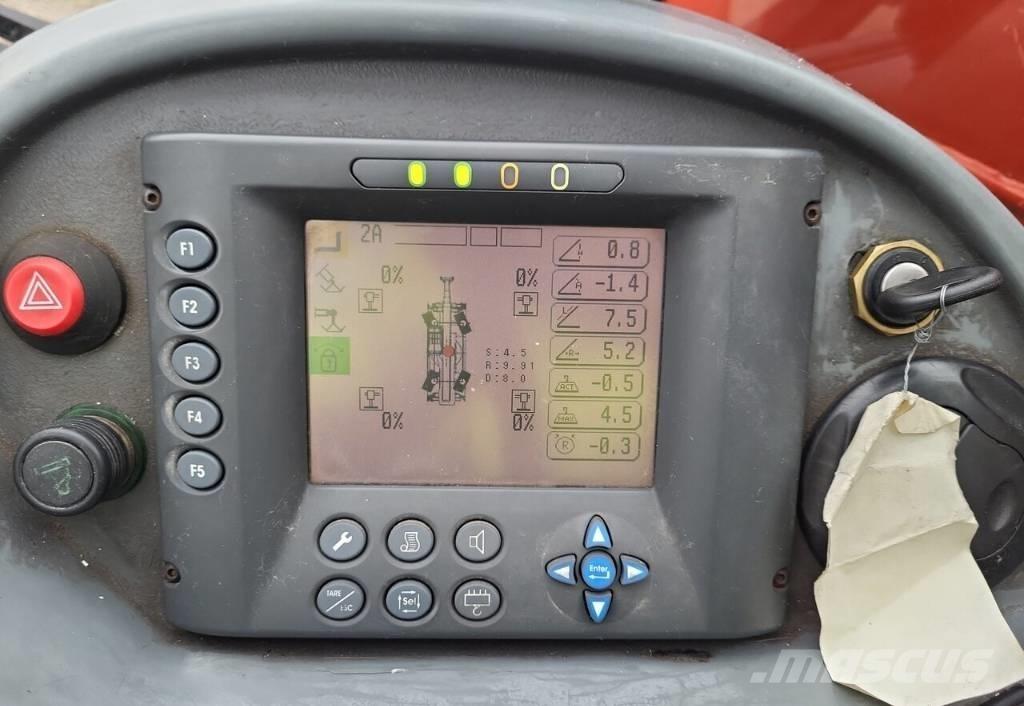 Manitou MRT3050 伸縮臂操作車