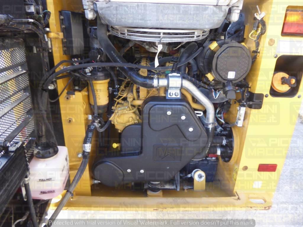 CAT 226D3 滑移轉向裝載機