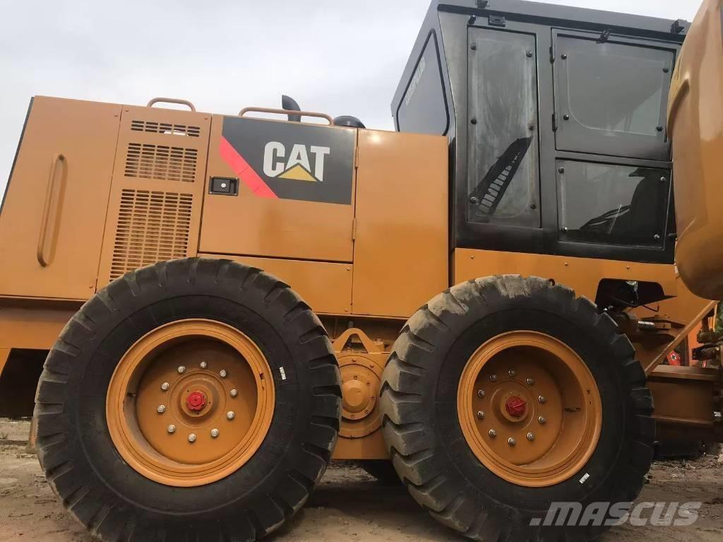 CAT 140k 平土機