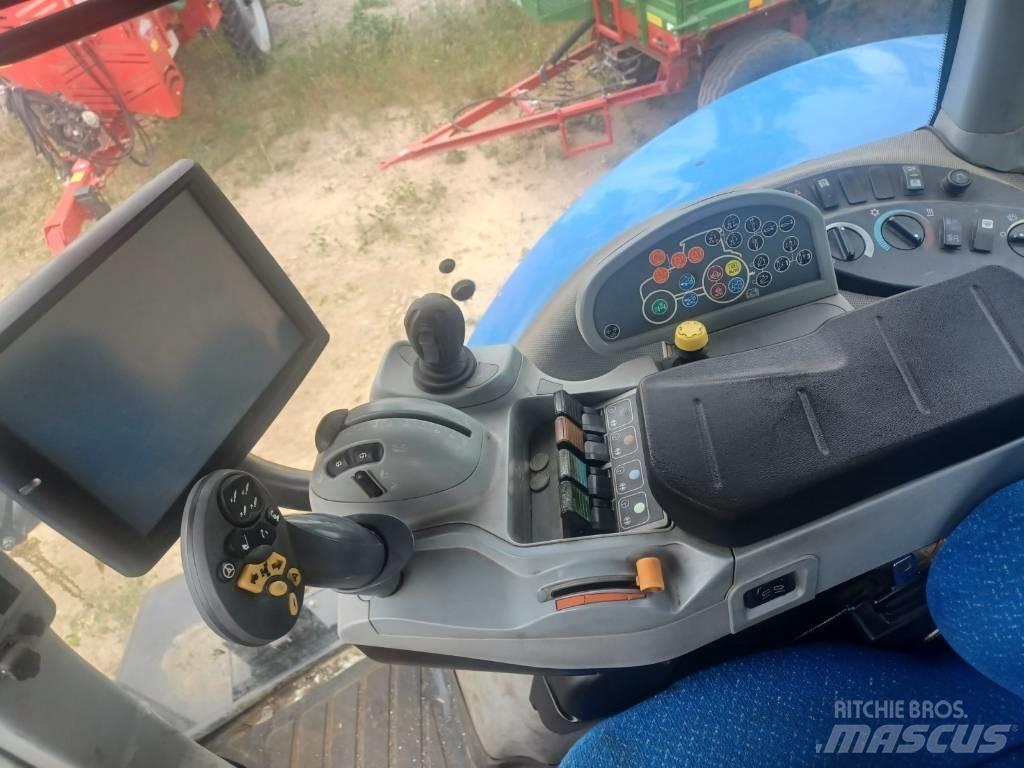 New Holland T 8.390 曳引機