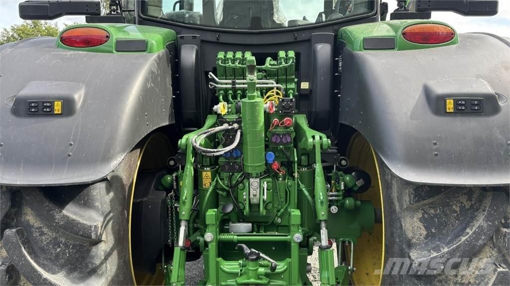 John Deere 6R215 曳引機