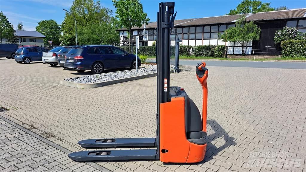 Linde L12- BR1172 行走控制式堆積機