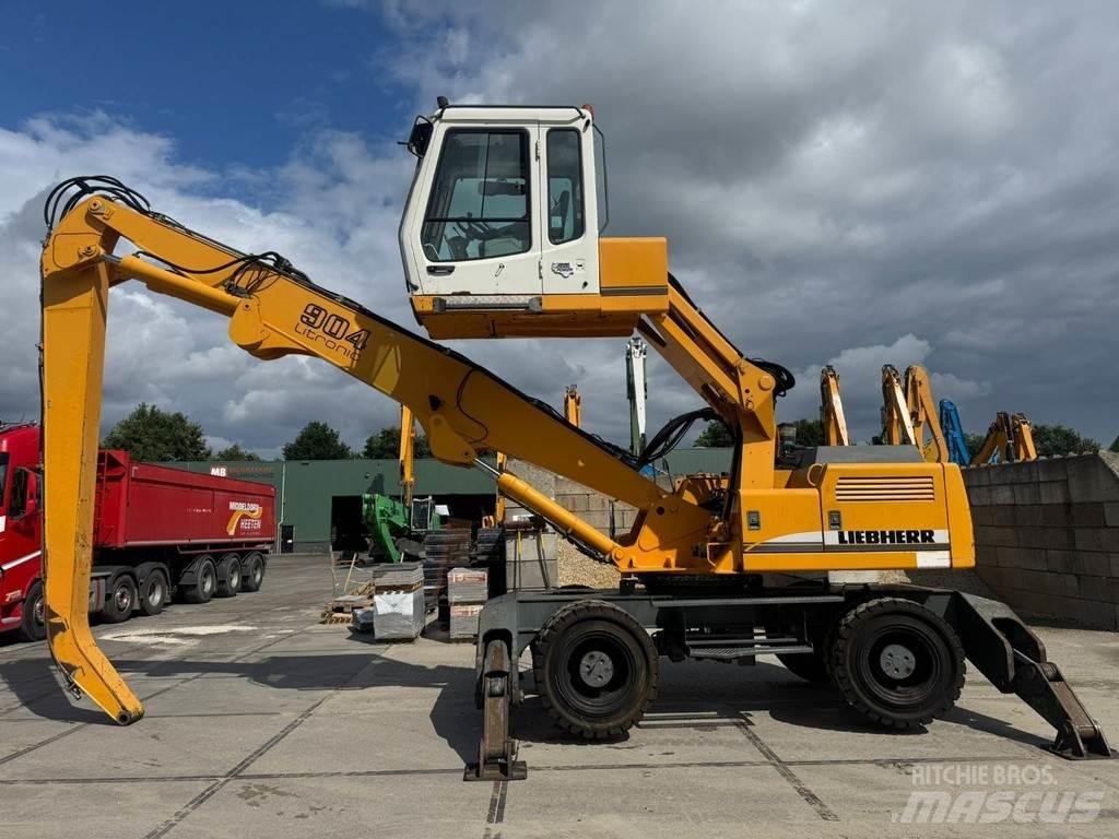Liebherr A 904 廢棄物/工業用操作車