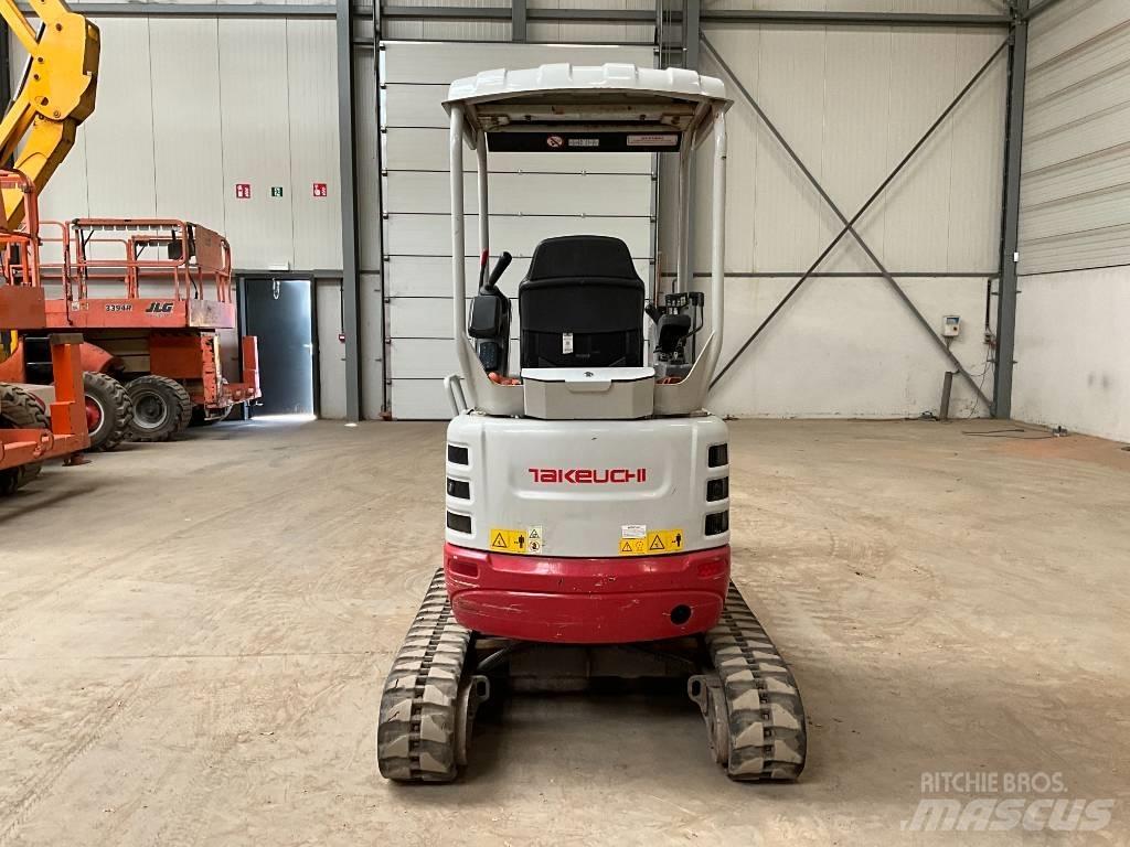 Takeuchi TB 215 R 小型挖土機/掘鑿機<7t(小型挖掘機)
