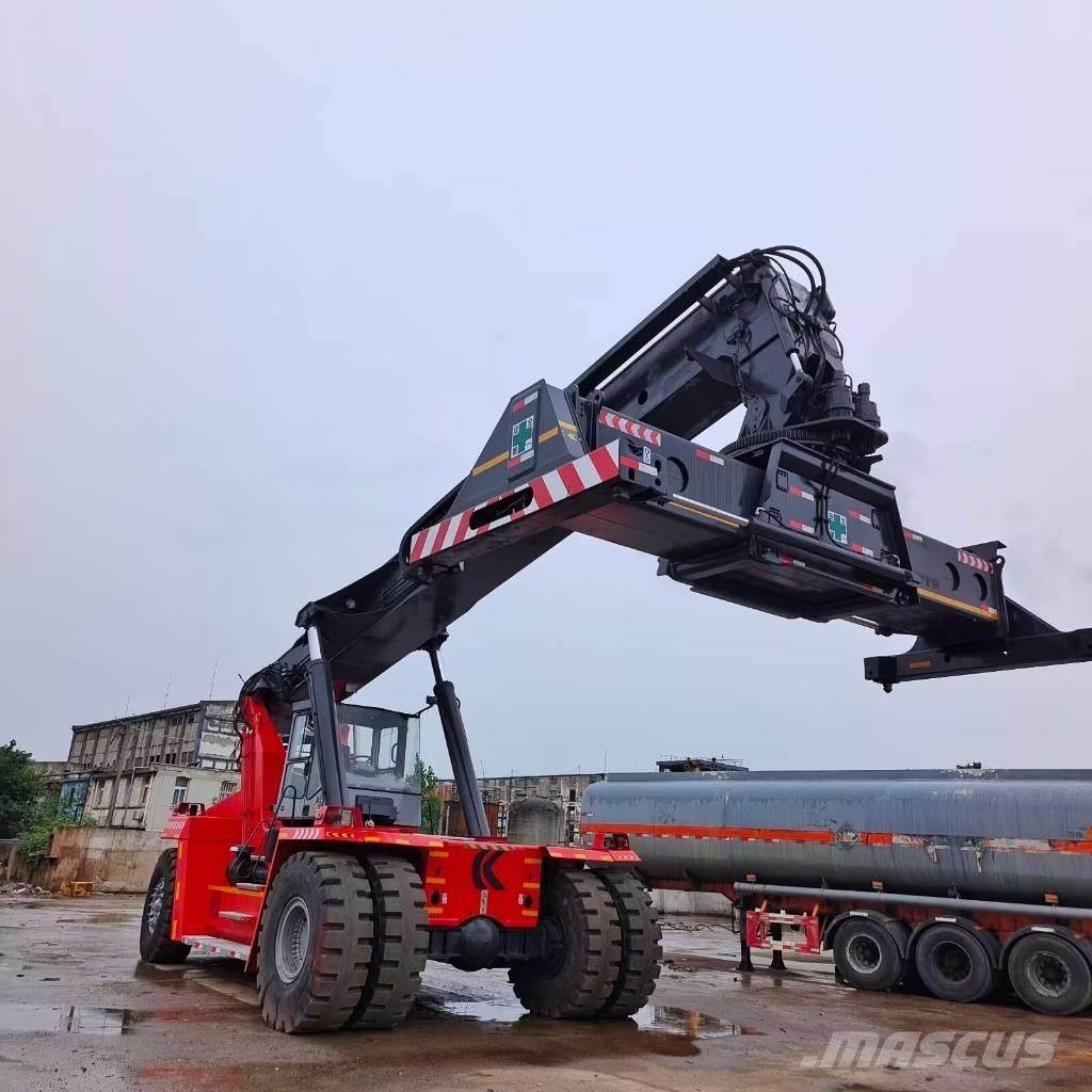 Kalmar DRF 450 前伸型堆積機